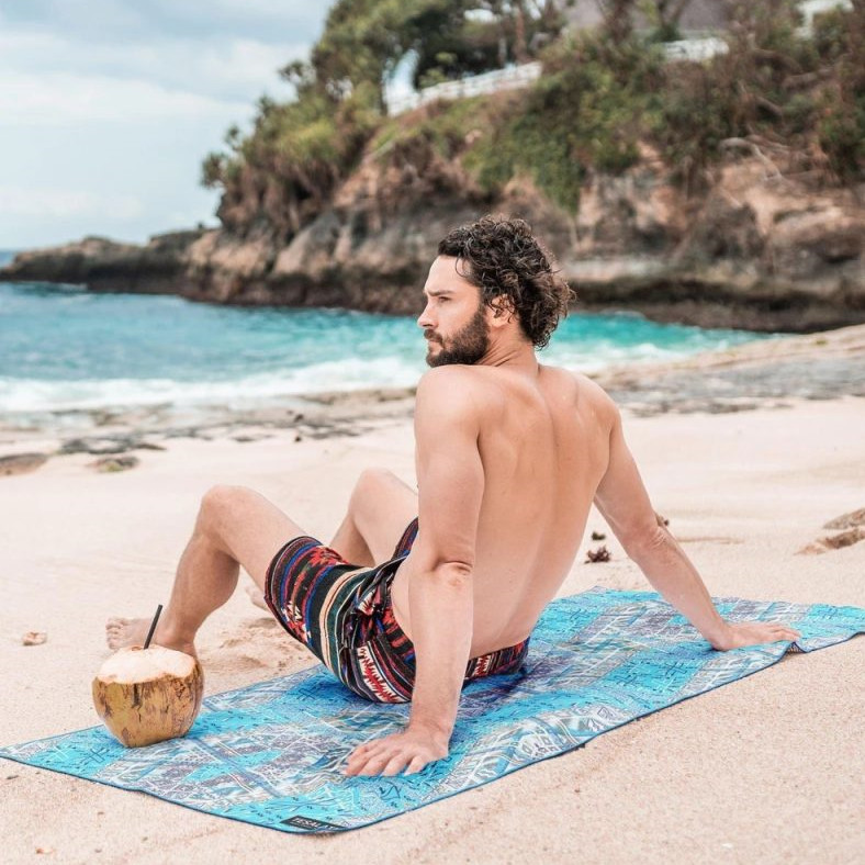 Sandproof beach towels Manufacturer qihaitextile